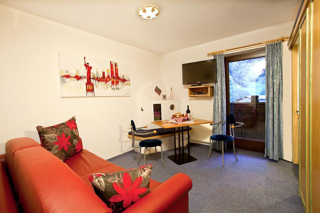 Top Tirol Appartement Huben  Room photo